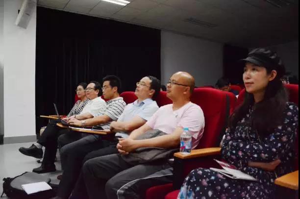 美国福德汉姆大学终身教授兰斯·斯特拉特赴华师大嘟嘟成人网
做讲座 美国福德汉姆大学终身教授兰斯·斯特拉特赴华师大嘟嘟成人网
做讲座